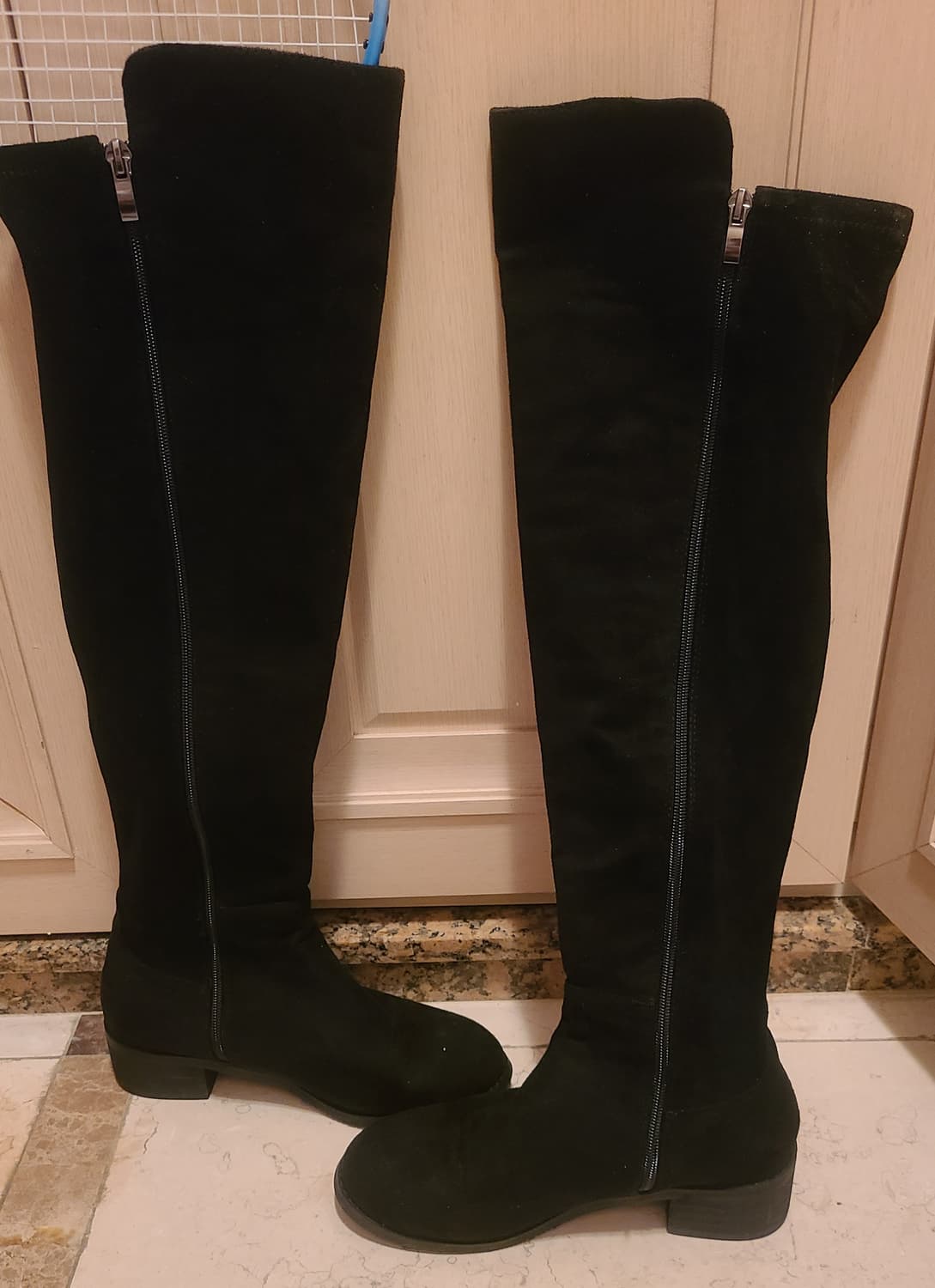 블랙 색상의 스웨이드 롱부츠 240 상품이미지1