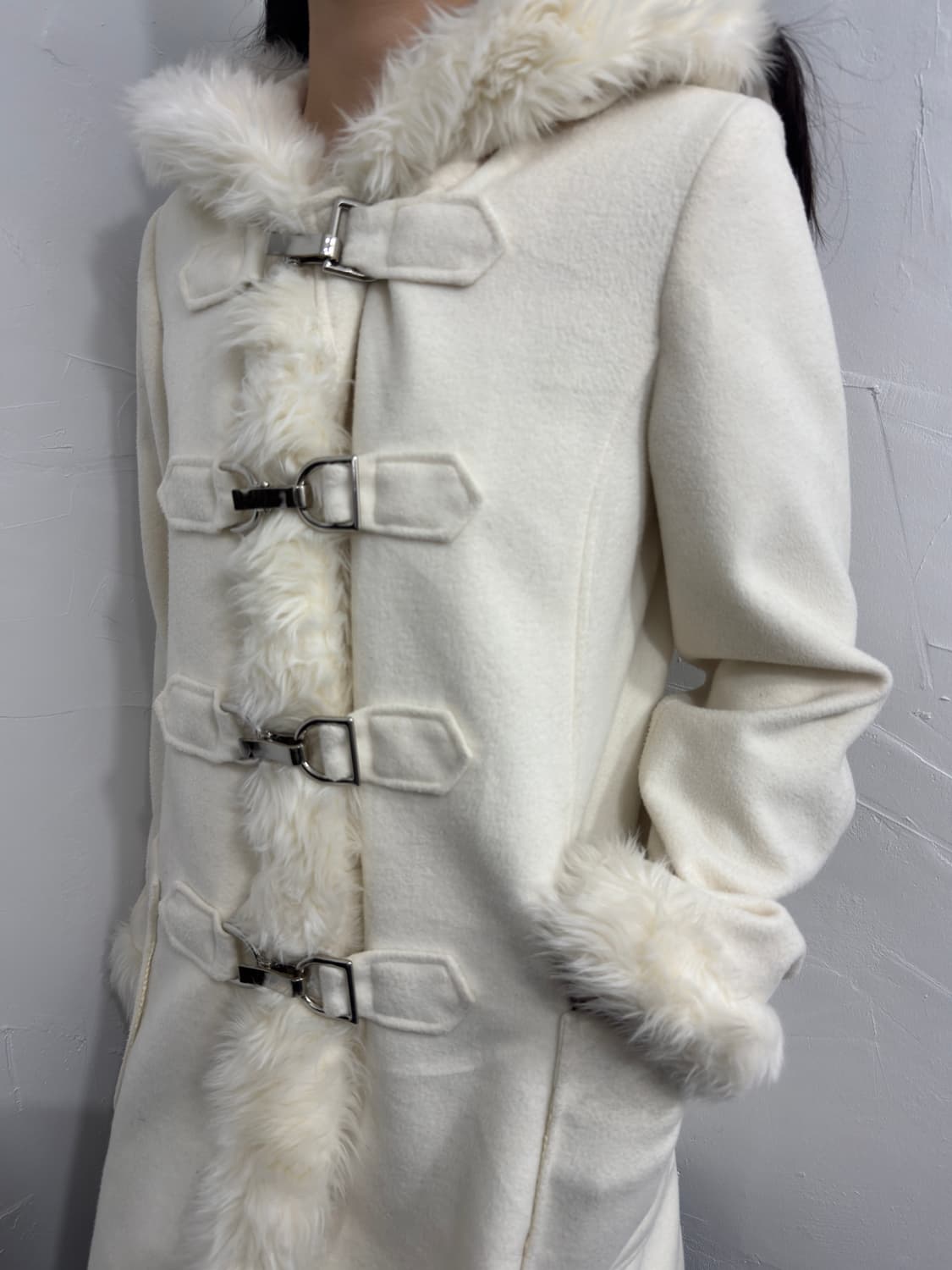white fur hood buckle coat 상품이미지5