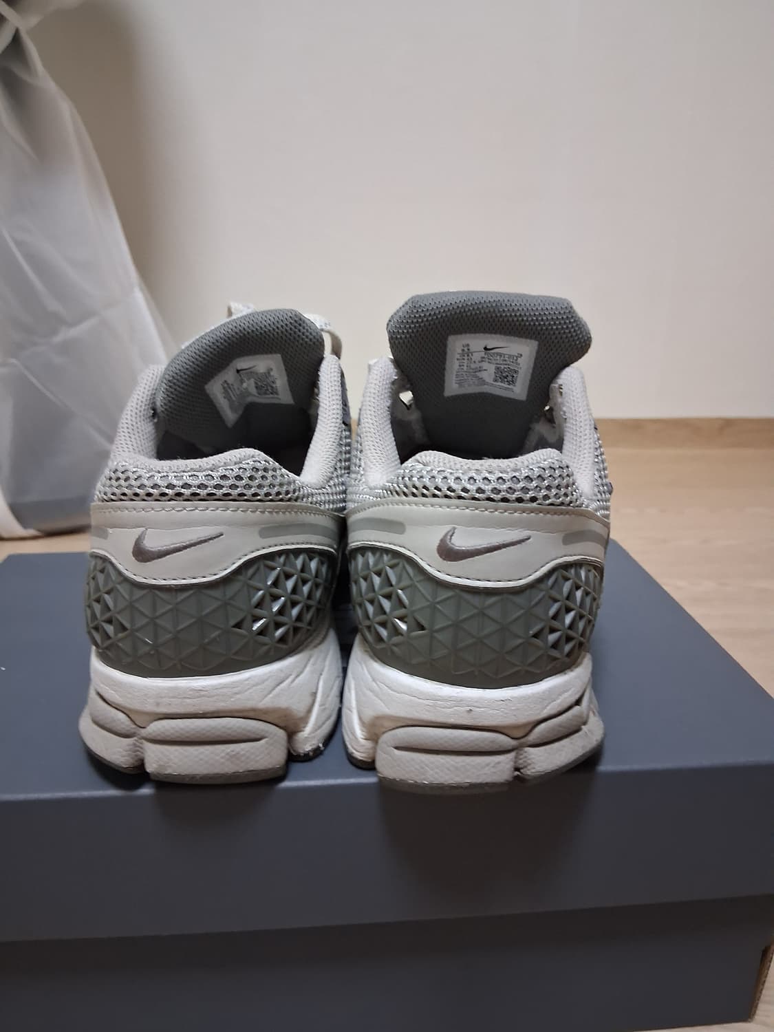 줌보메로5 프리미엄 아이언 오어 275mm 상품이미지5