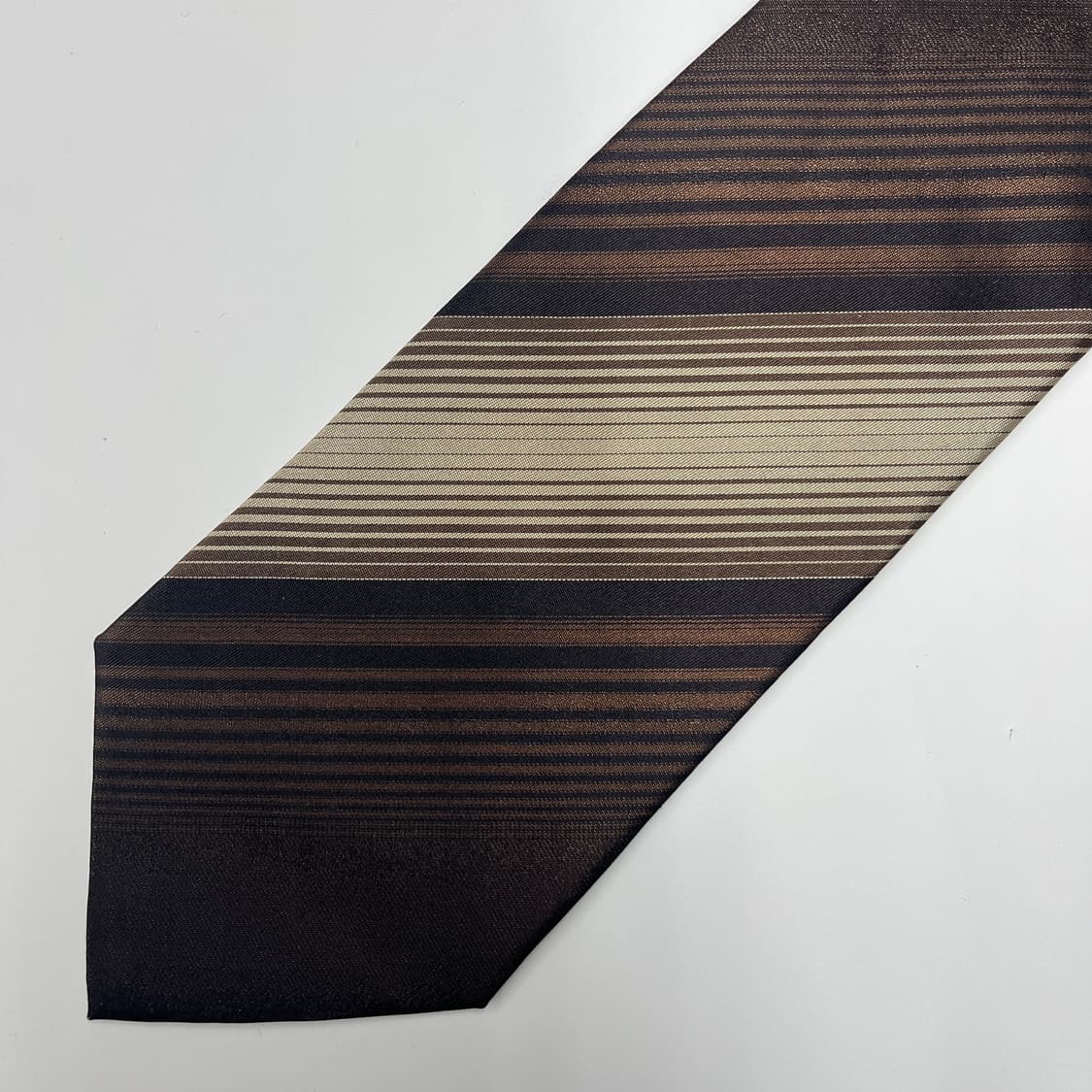 정품 명품 입생로랑 넥타이 9.7cm 다크브라운 사선 상품이미지2