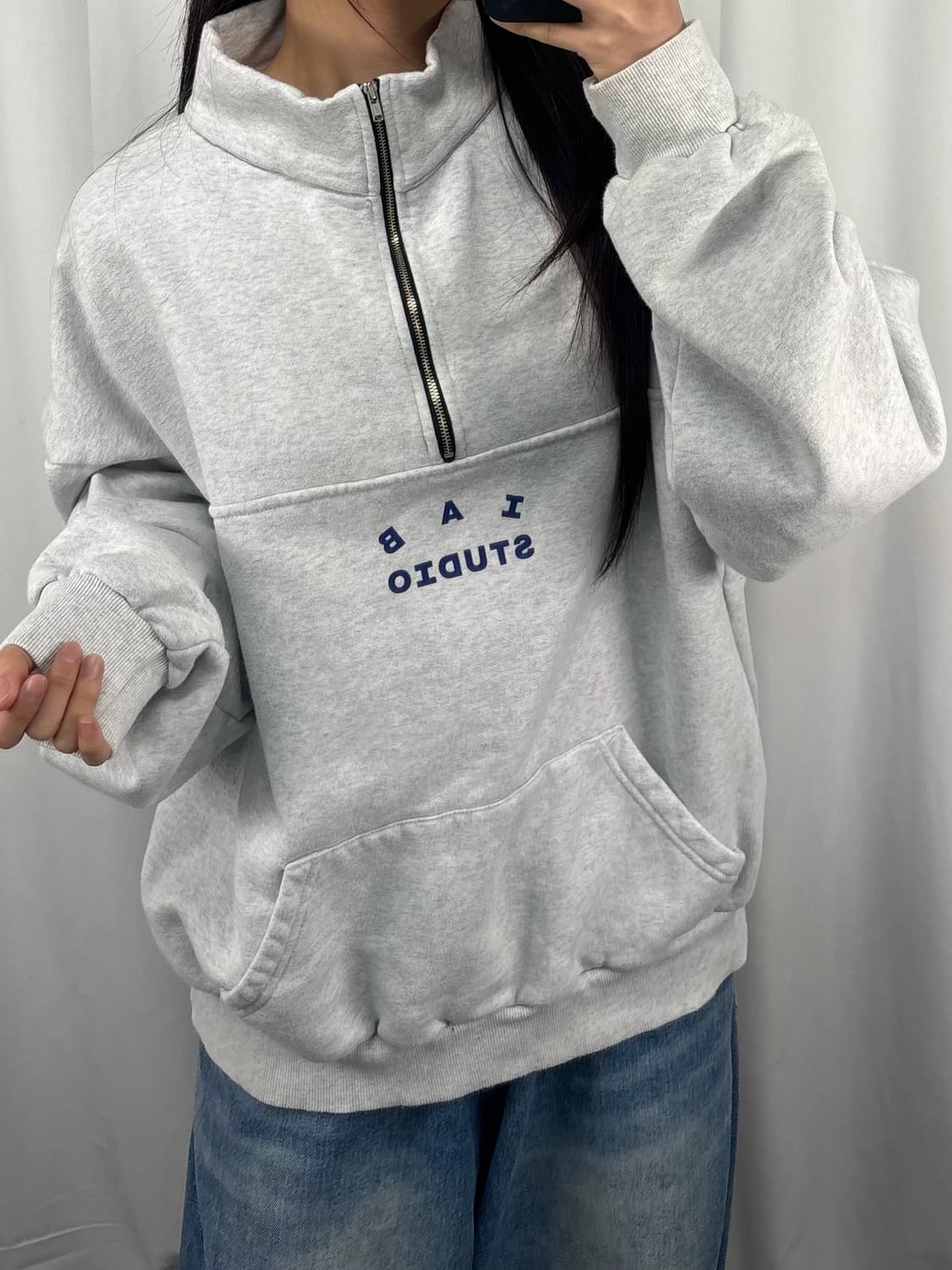 아이앱 스튜디오 하프집업 맨투맨 상품이미지3