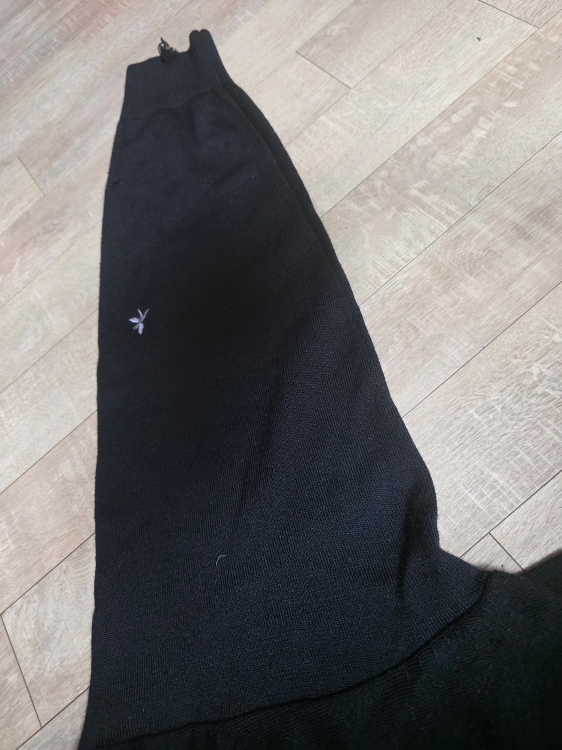 폴리테루 데미지드 브이넥 니트 블랙 4사이즈 상품이미지4