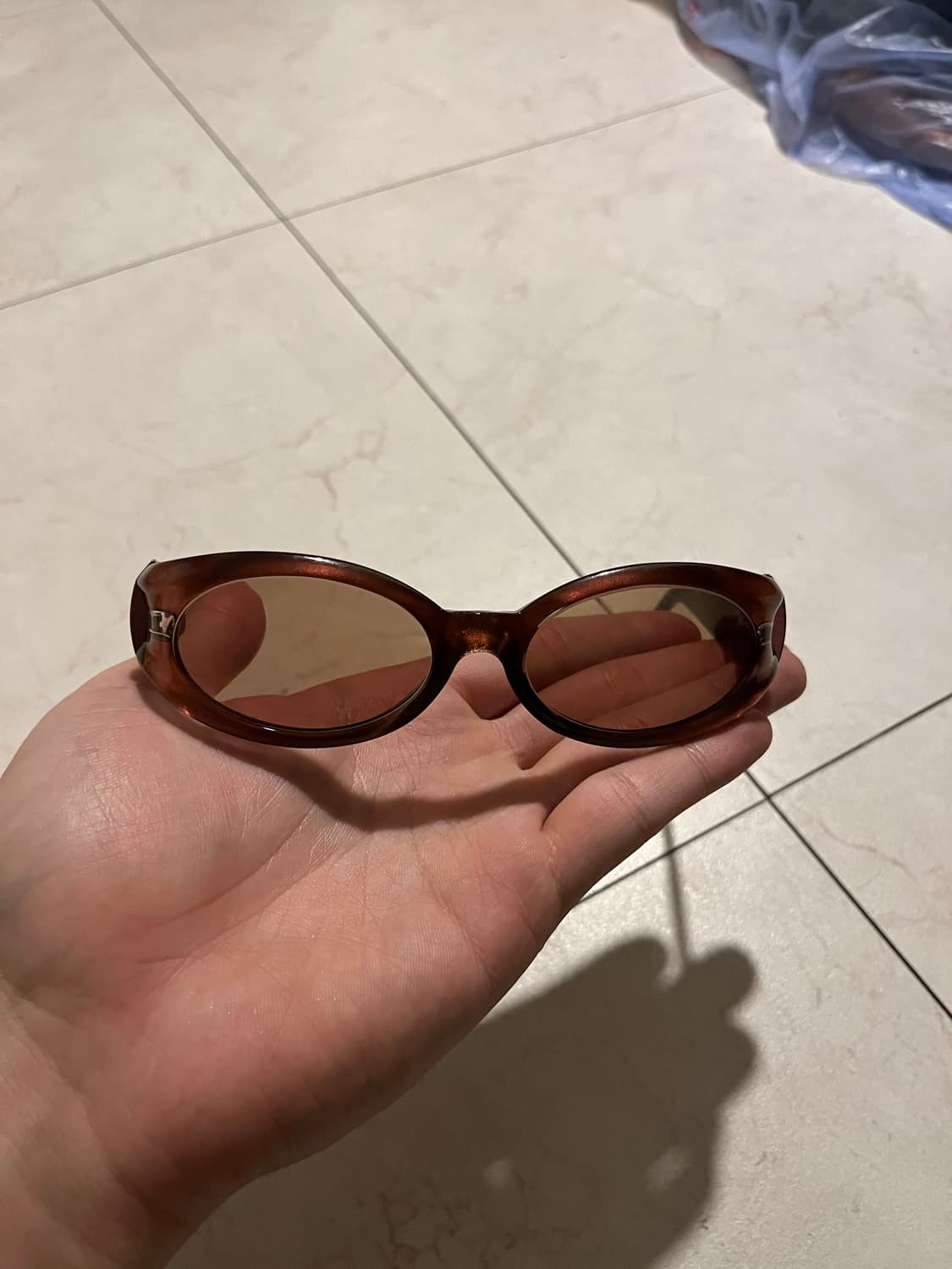 Fendi 틴트 볼드 선글라스 상품이미지3