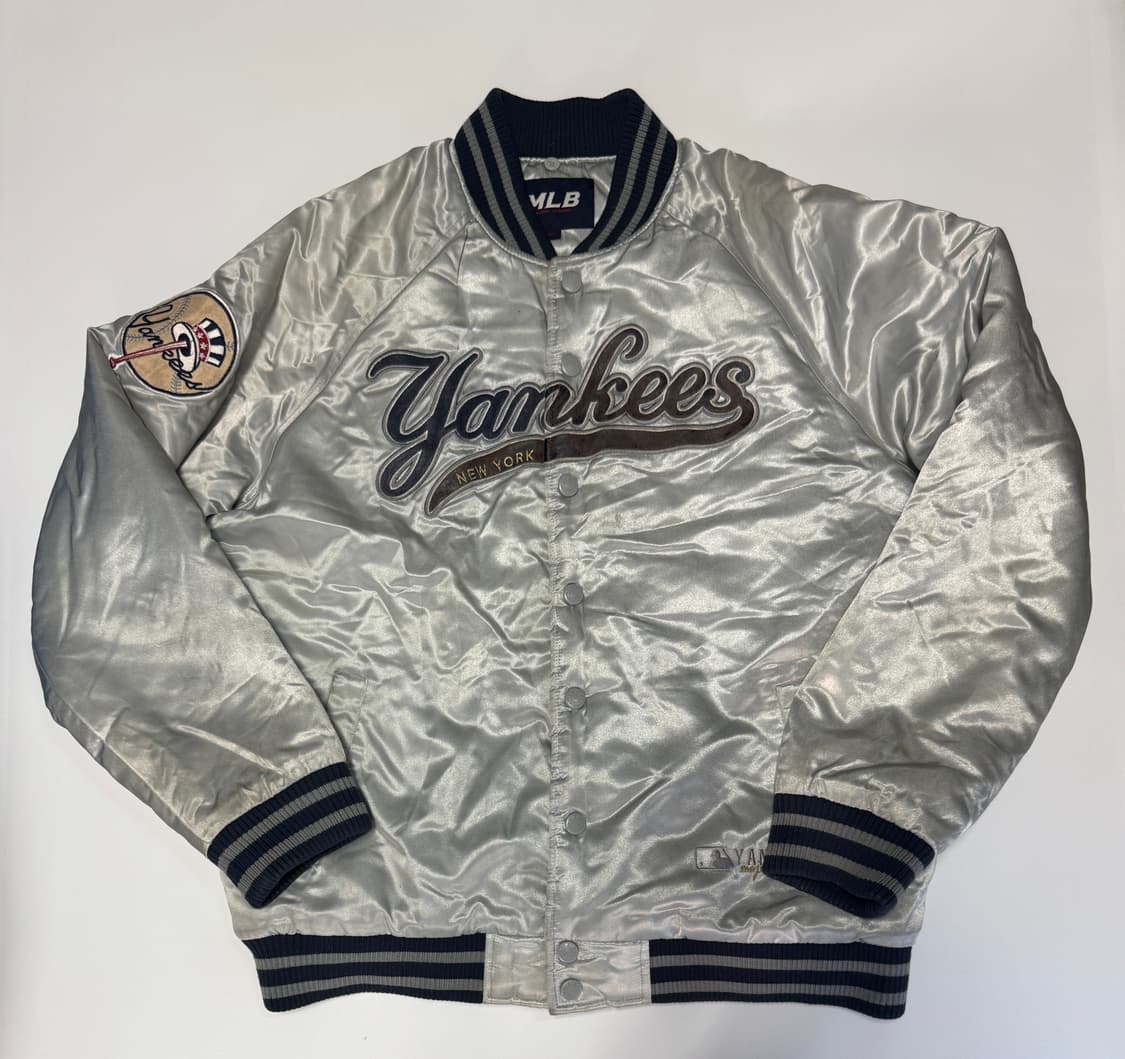 MLB 뉴욕 양키스 실버 오버핏 바시티 패딩 자켓 상품이미지1