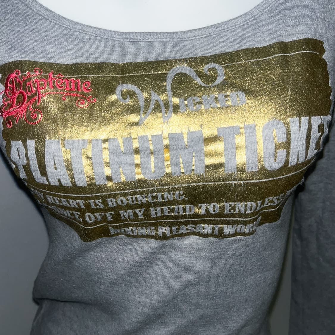 Cecil McBee 오네갸루 와투케 골드 레터링 슬림핏 긴팔탑 상품이미지5