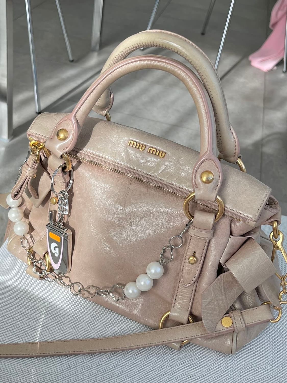 미우미우 비텔로 샤인 더스티 핑크 리본 2WAY 백 상품이미지10