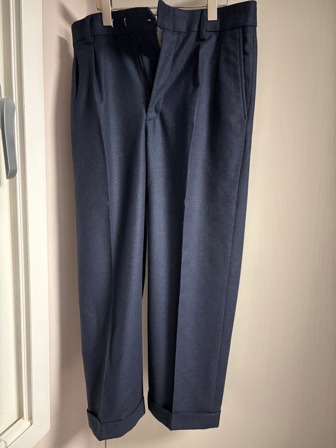 아프레쎄 23fw 울캐시 와이드 테이퍼드 트라우저 상품이미지2