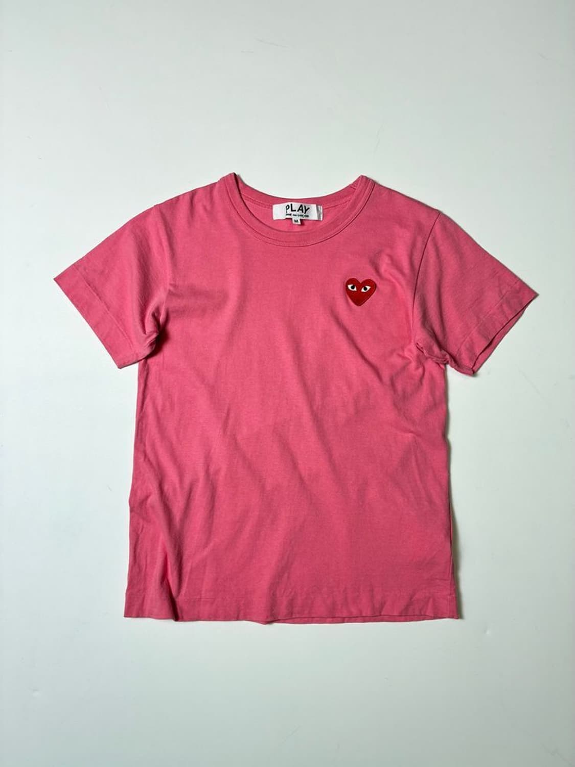 꼼데가르송 하트 로고 우먼스 핑크 반팔 티셔츠 PN8579 상품이미지1