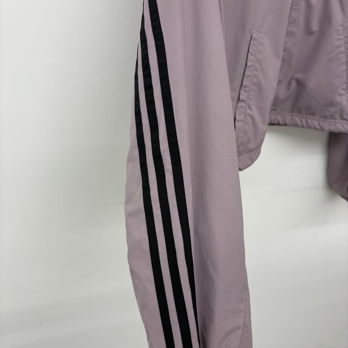 아디다스 크롭 후드 바람막이 여M 상품이미지3