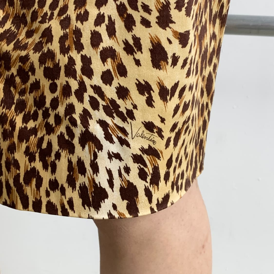 발렌티노 레오파드 패턴 햄 슬릿 스커트 상품이미지6