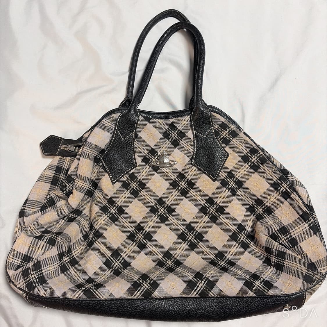 비비안웨스트우드 체크 숄더백 상품이미지1