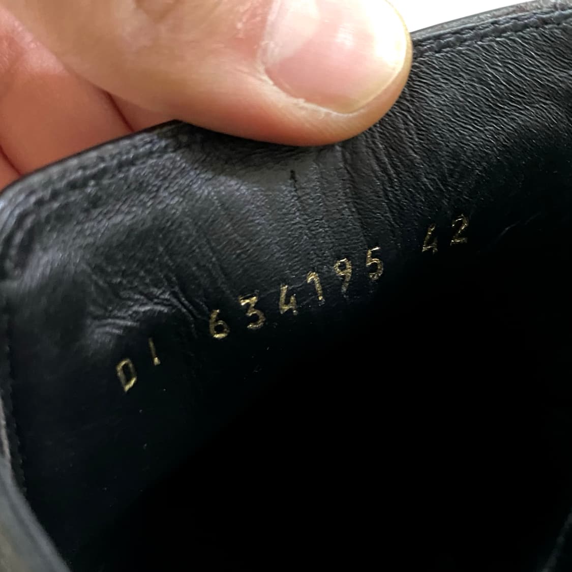 생로랑 와이어트 30 스무스 레더 첼시 부츠 블랙 42EU 634195 상품이미지9