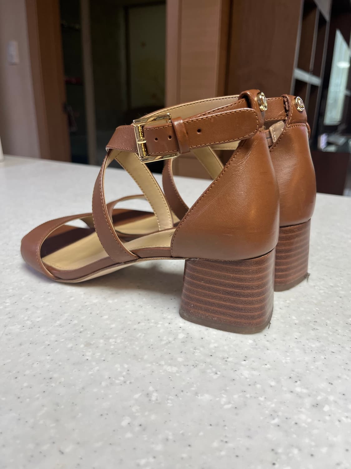 마이클 코어스 스트랩 샌들 255 상품이미지3