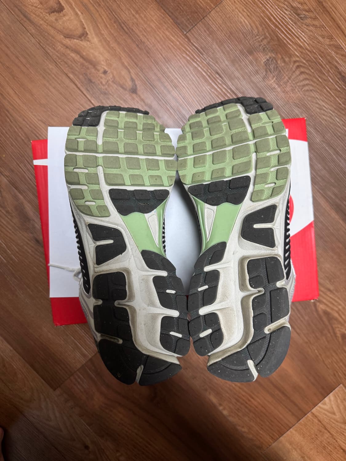 w(우먼스) 나이키 줌 보메로5 코블스톤 / 285사이즈 / 박스O 상품이미지6