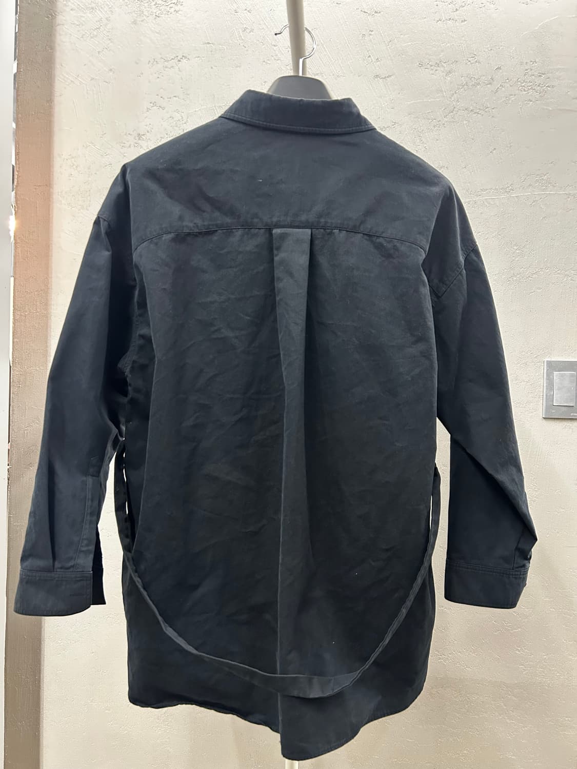 모이아(Moia) 블랙 벨트 박스 셔츠 상품이미지3