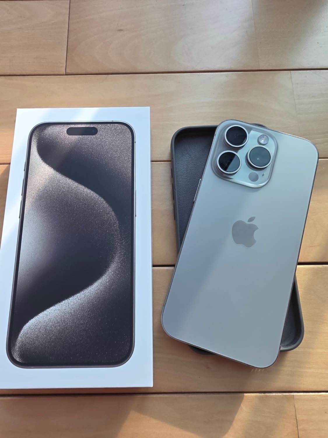 아이폰15pro 내추럴티타늄 상품이미지1