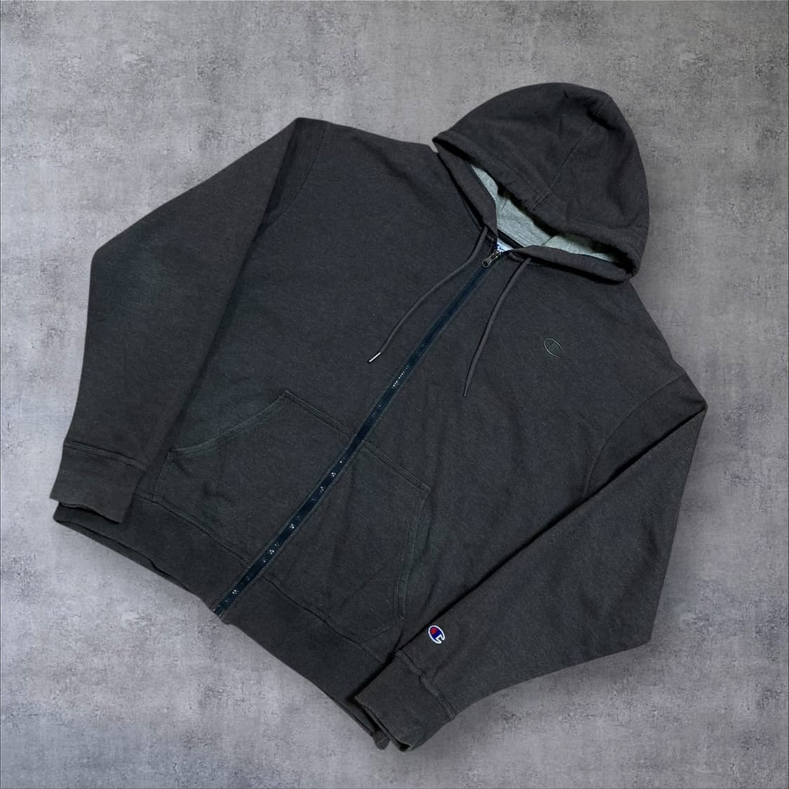 챔피온 스몰 로고 차콜 후드 집업 상품이미지1
