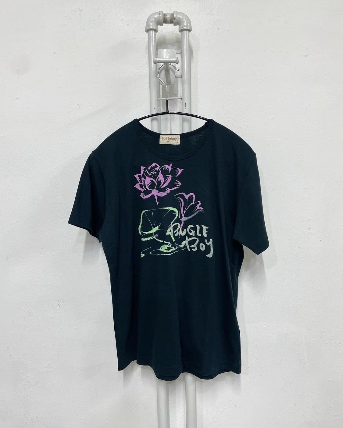 연꽃 네이비 반팔티 상품이미지1