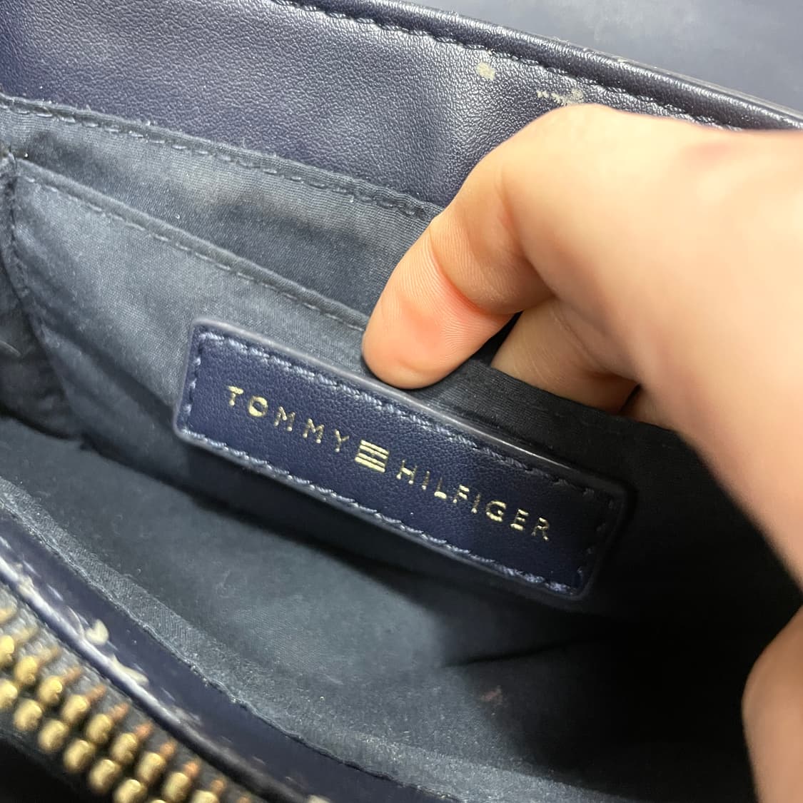 타미힐피거 네이비 미니 크로스백  상품이미지6