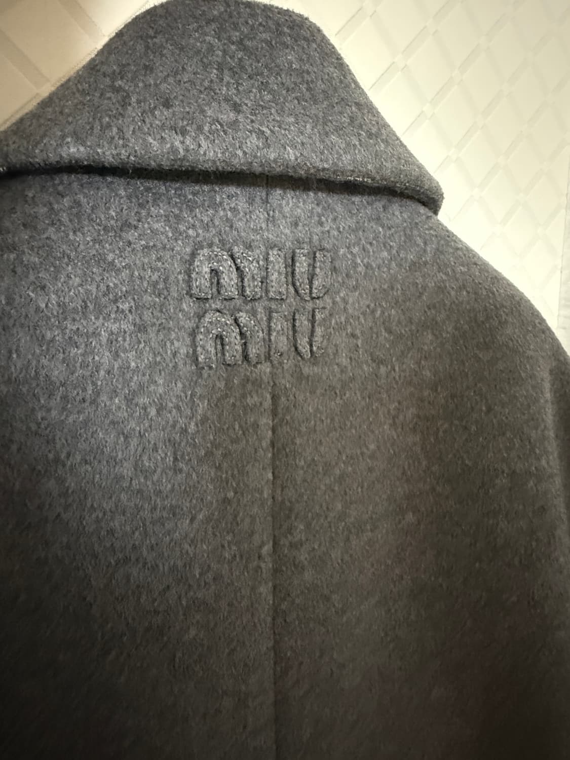 미우미우 miumiu 더블 브레스트 벨루어 자수 코트 44 그레이 상품이미지5