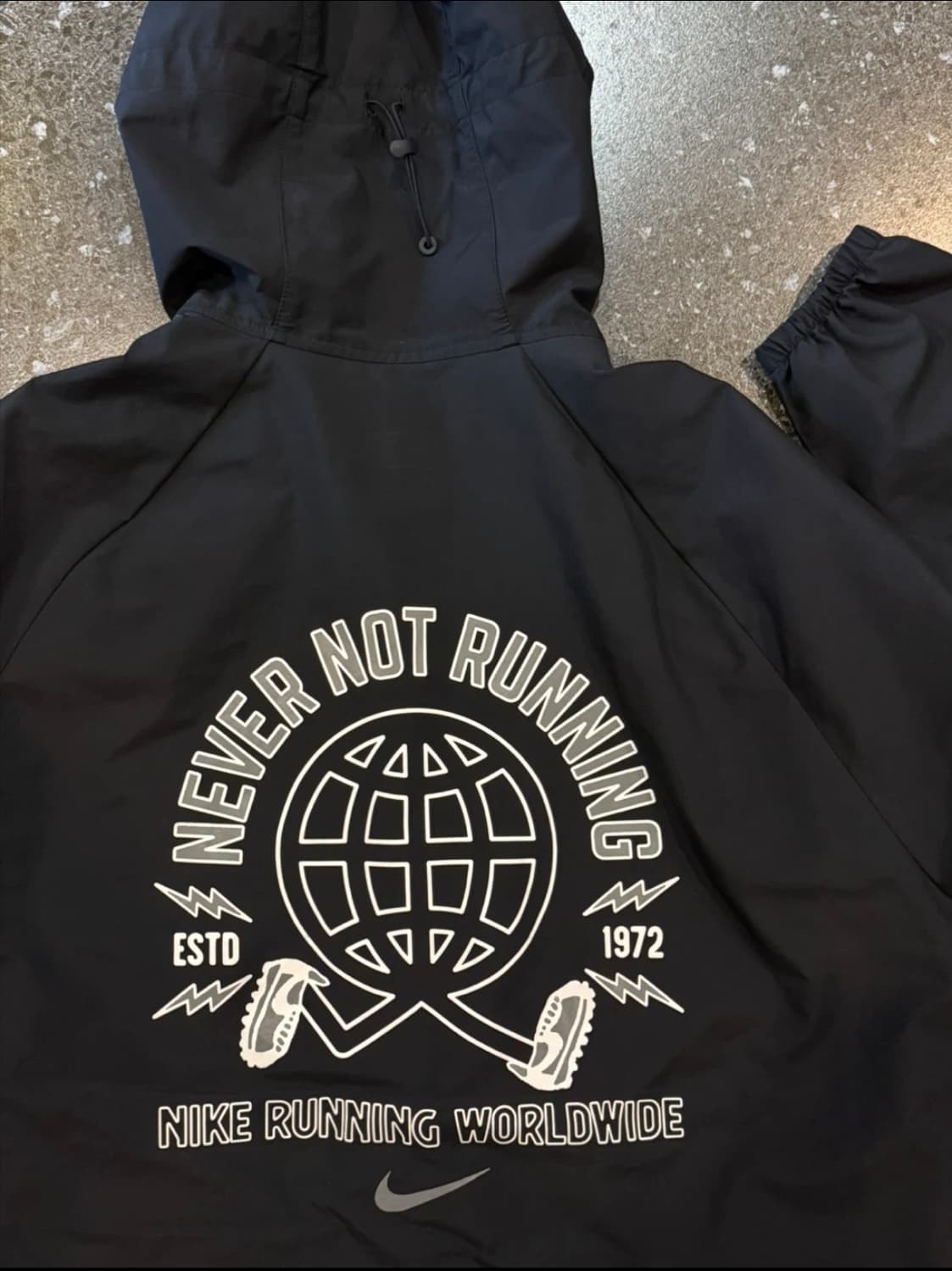 나이키 런닝 Worldwide 바람막이 상품이미지1