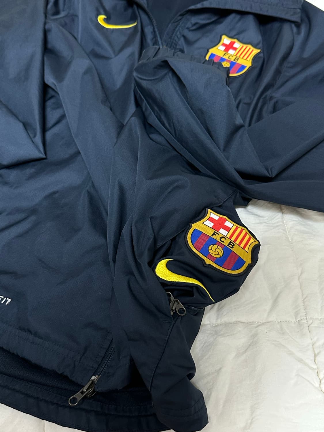 FC바르셀로나 나이키 패커블 바람막이 라지 축구 유산 상품이미지10