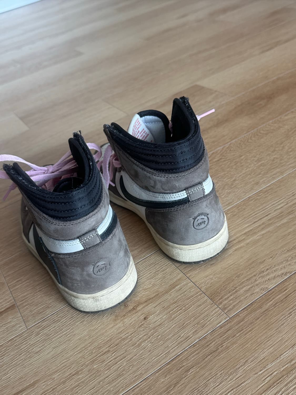 나이키 에어조던1 하이 트래비스스캇 240cm 상품이미지10