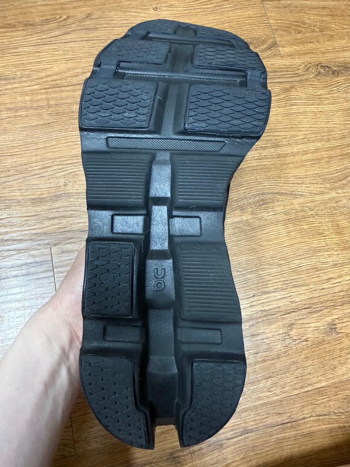 온 러닝 x 포스트 아카이브팩션 클라우드몬스터2 블랙 마그넷 270팝니다 상품이미지3