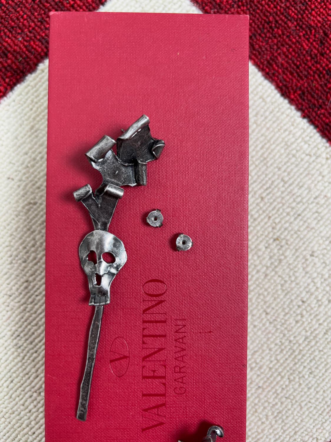 Valentino Burnished Metal Drop Earring 상품이미지3