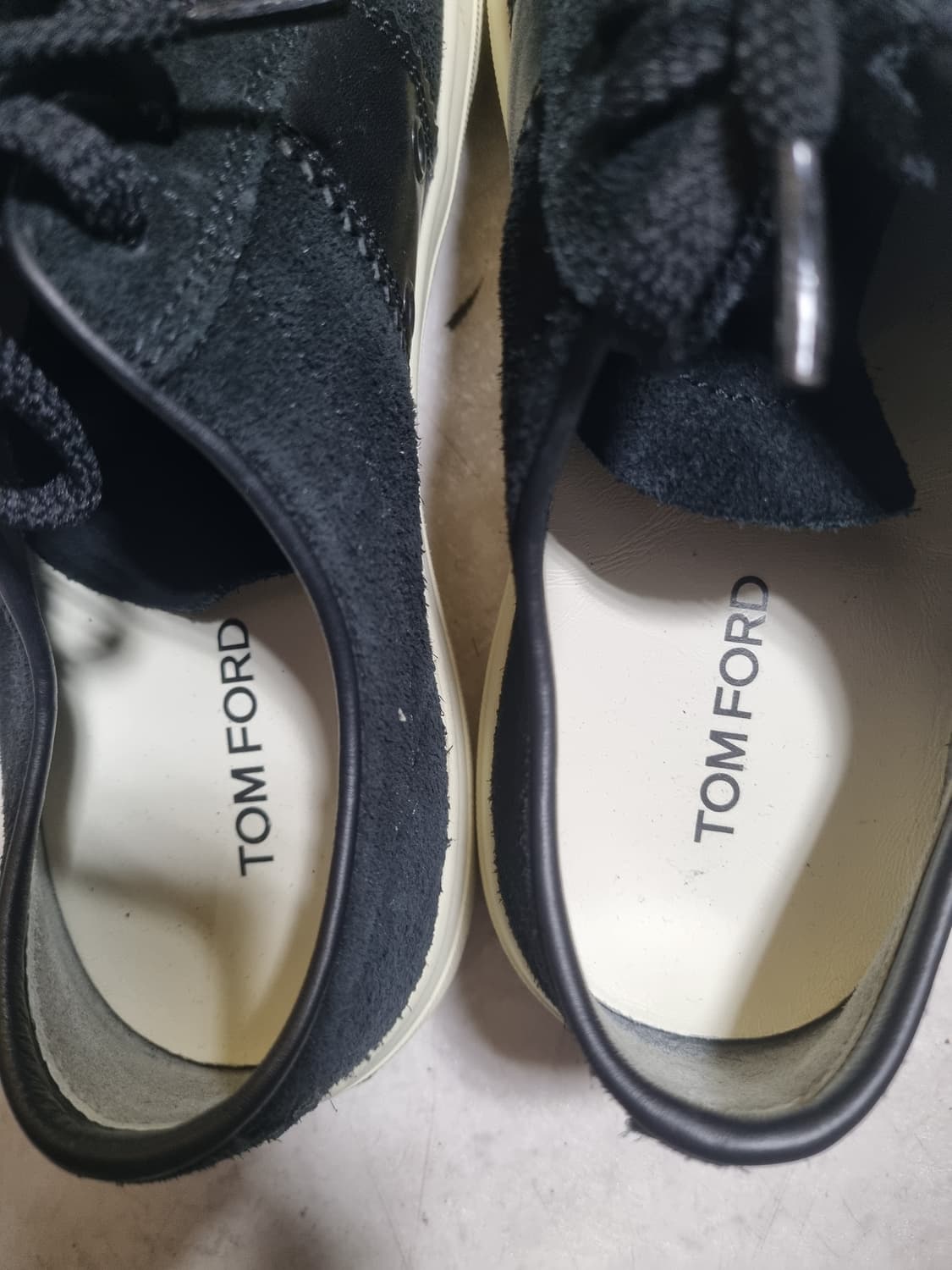 톰포드 남성 켐브리지 스웨이드 스니커즈 상품이미지4