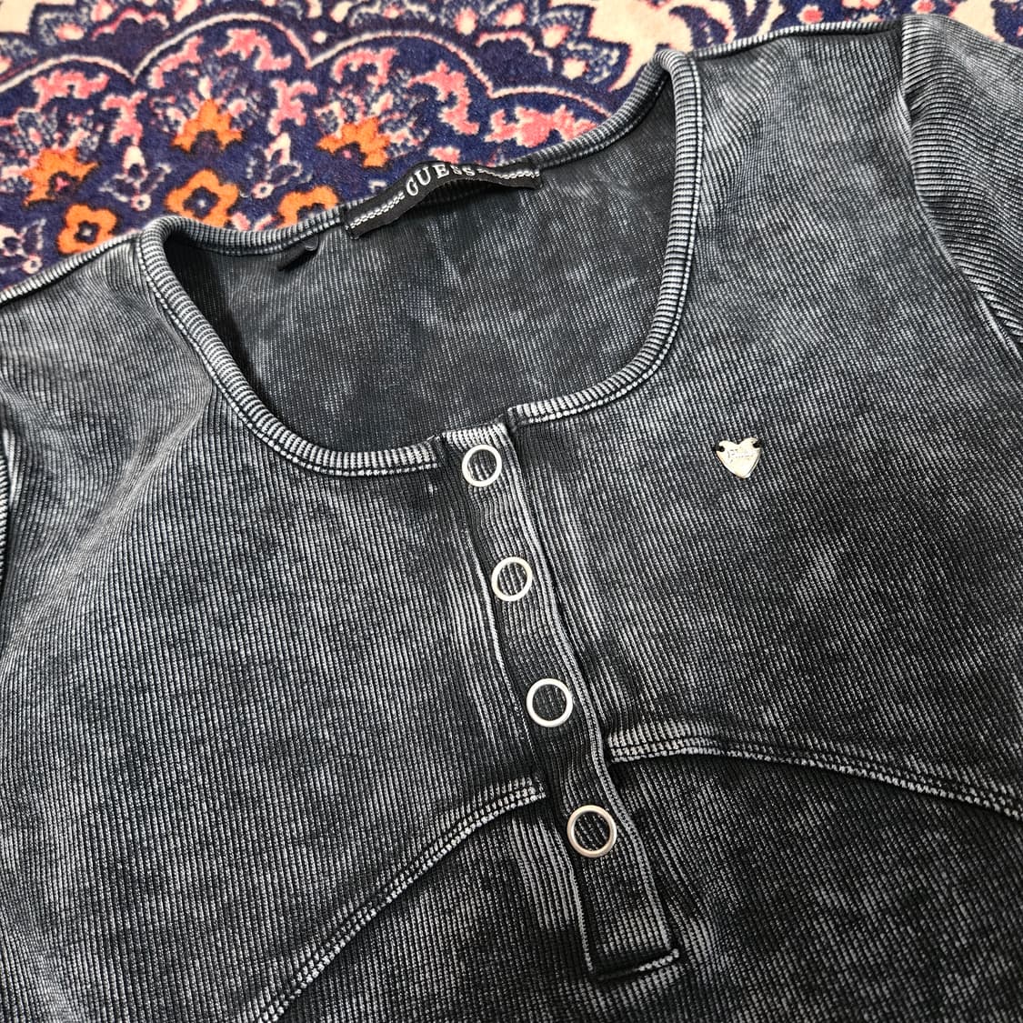 게스(GUESS) Y2K 워시드 커스텀 골지 반팔 XS size 상품이미지4