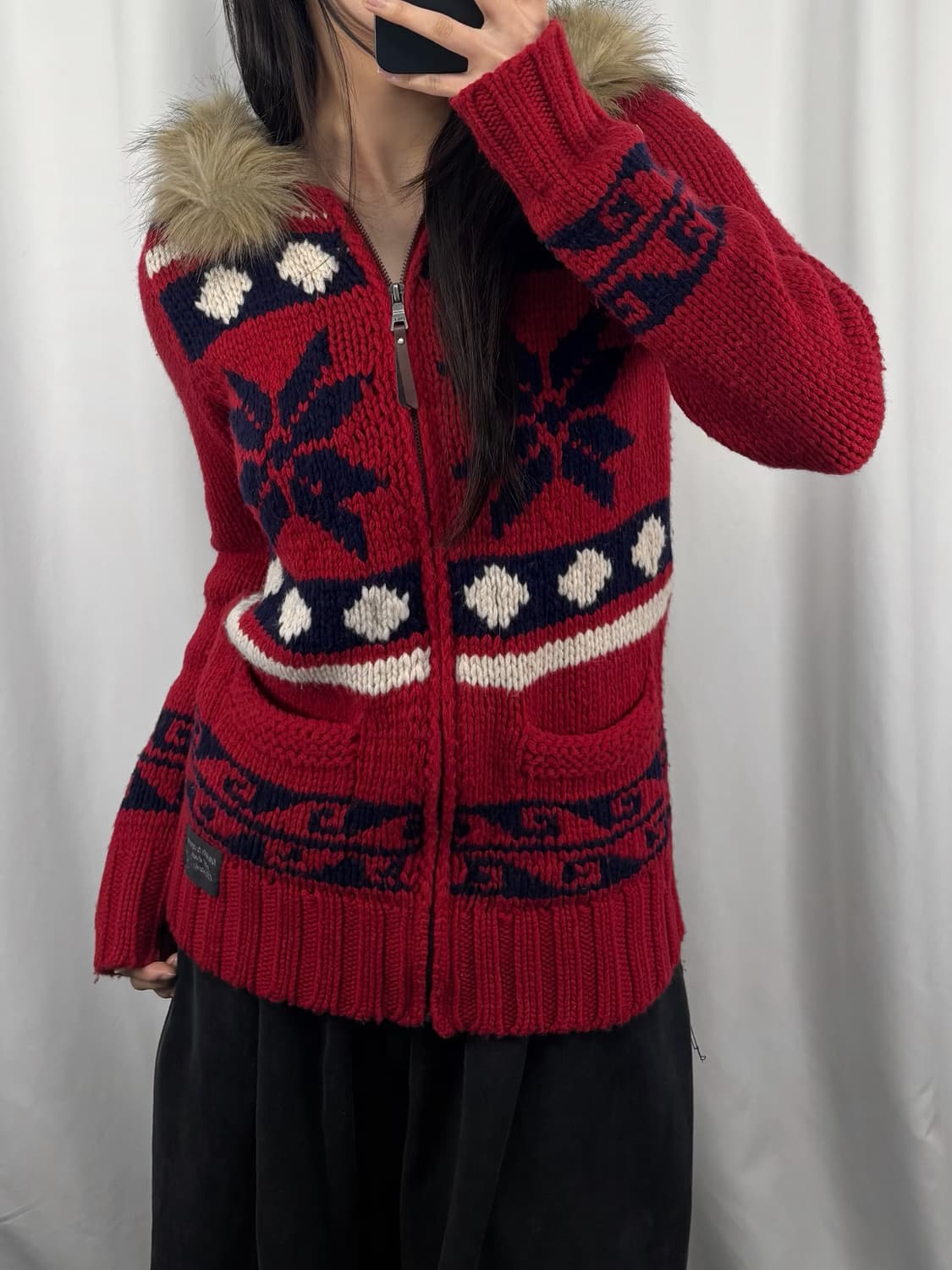 TBJ 레드 노르딕 퍼 후드 니트 집업 상품이미지1