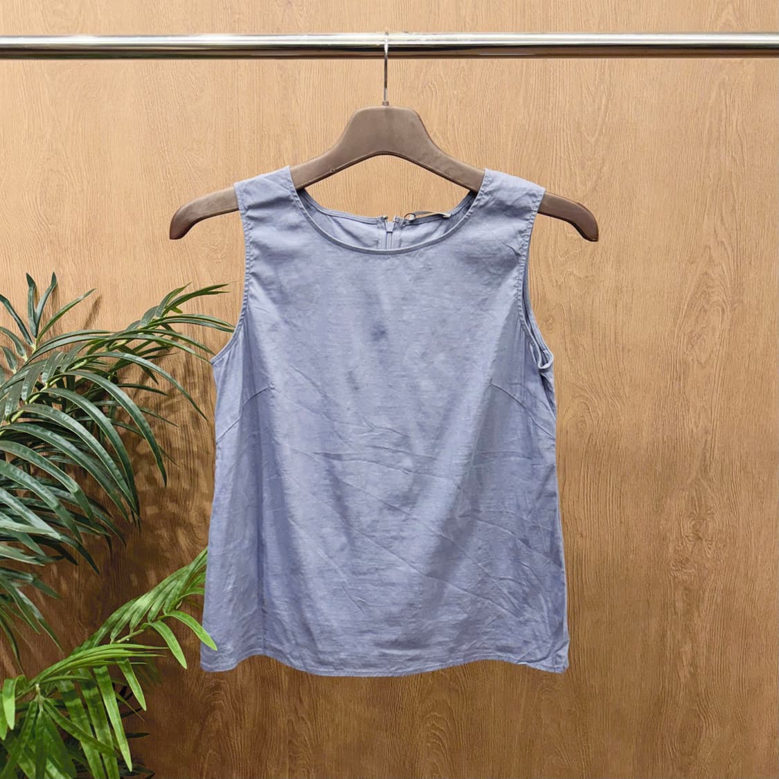 띠어리 럭스 라운드넥 슬리브리스 백 지퍼 디테일 레귤러핏 라이트 퍼플 상품이미지1