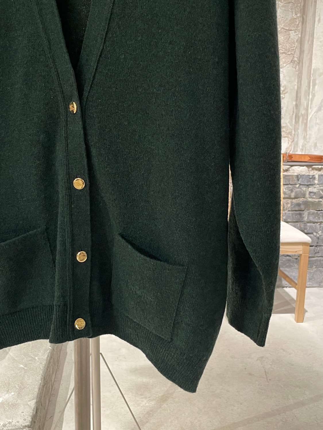버버리 딥 그린 금장 버튼 울 가디건 상품이미지5