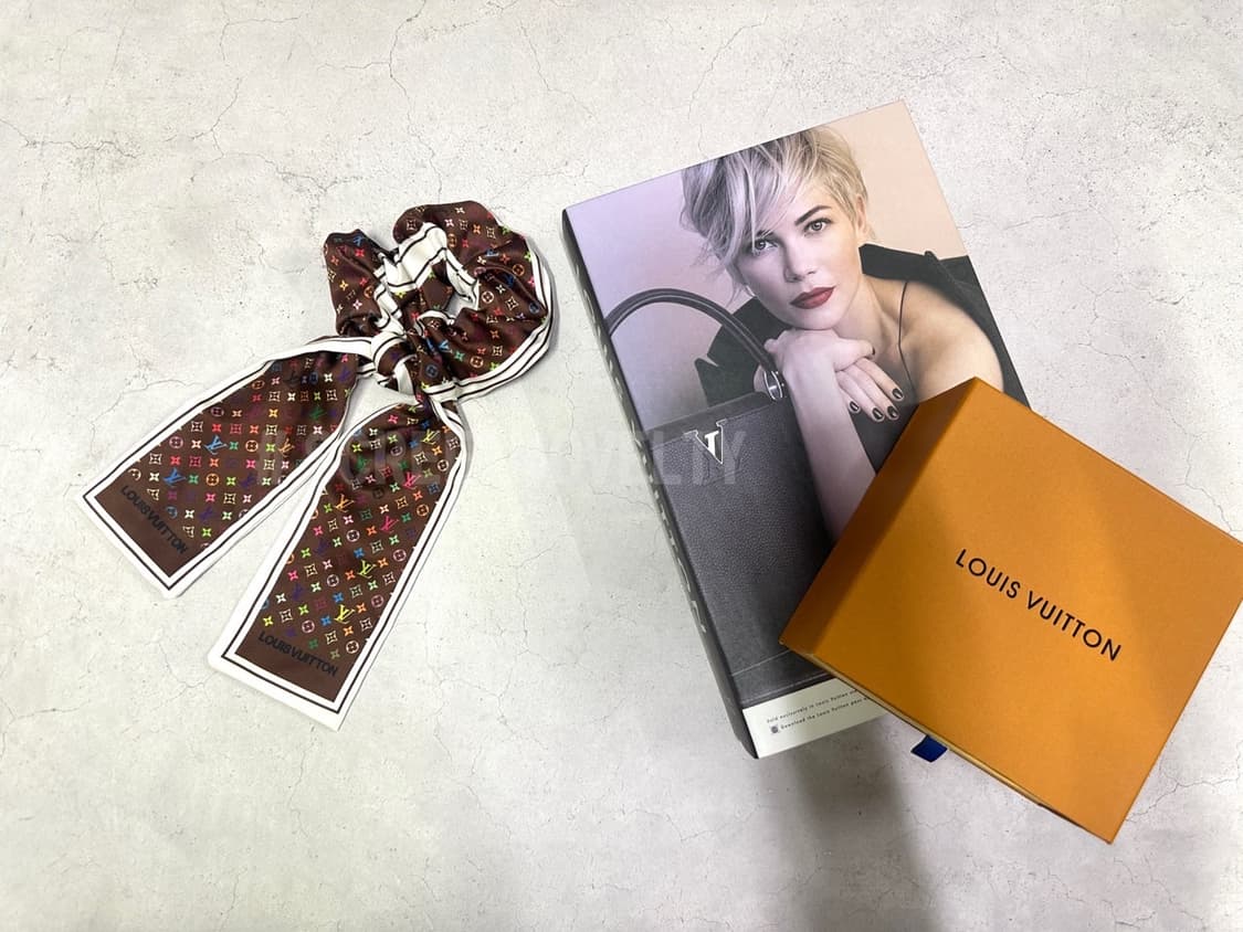 루이비통 브라운&멀티컬러 리본 헤어슈슈 상품이미지1