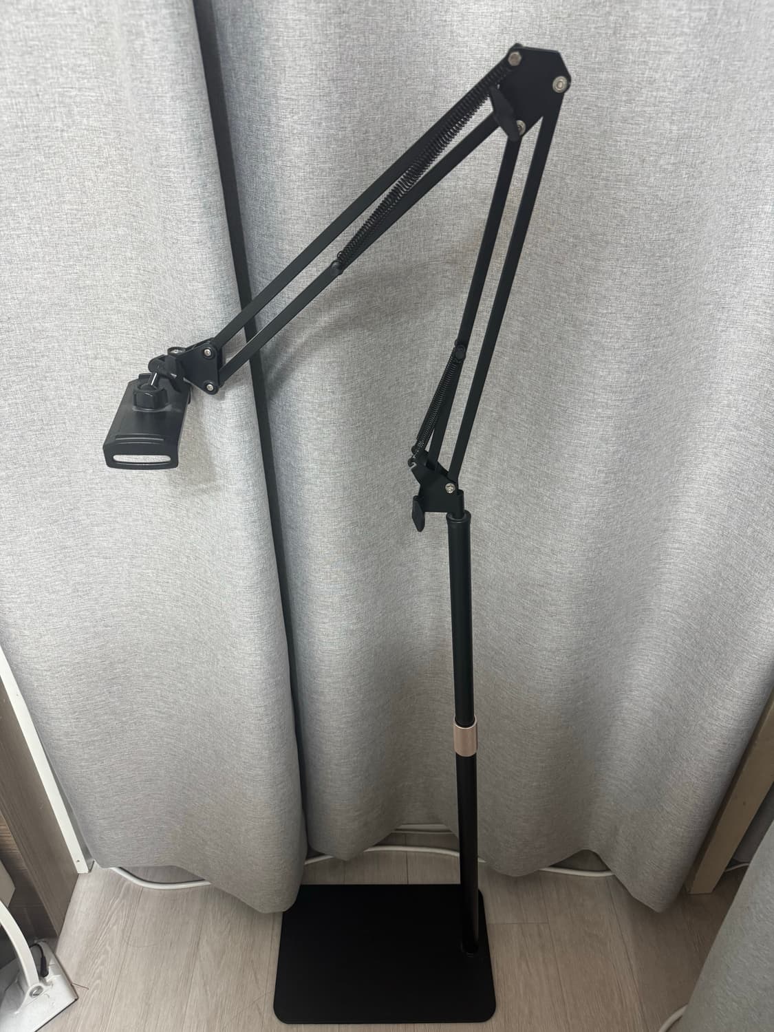신지모루 태블릿 아이패드 갤럭시탭 폰 침대 거치대 상품이미지1