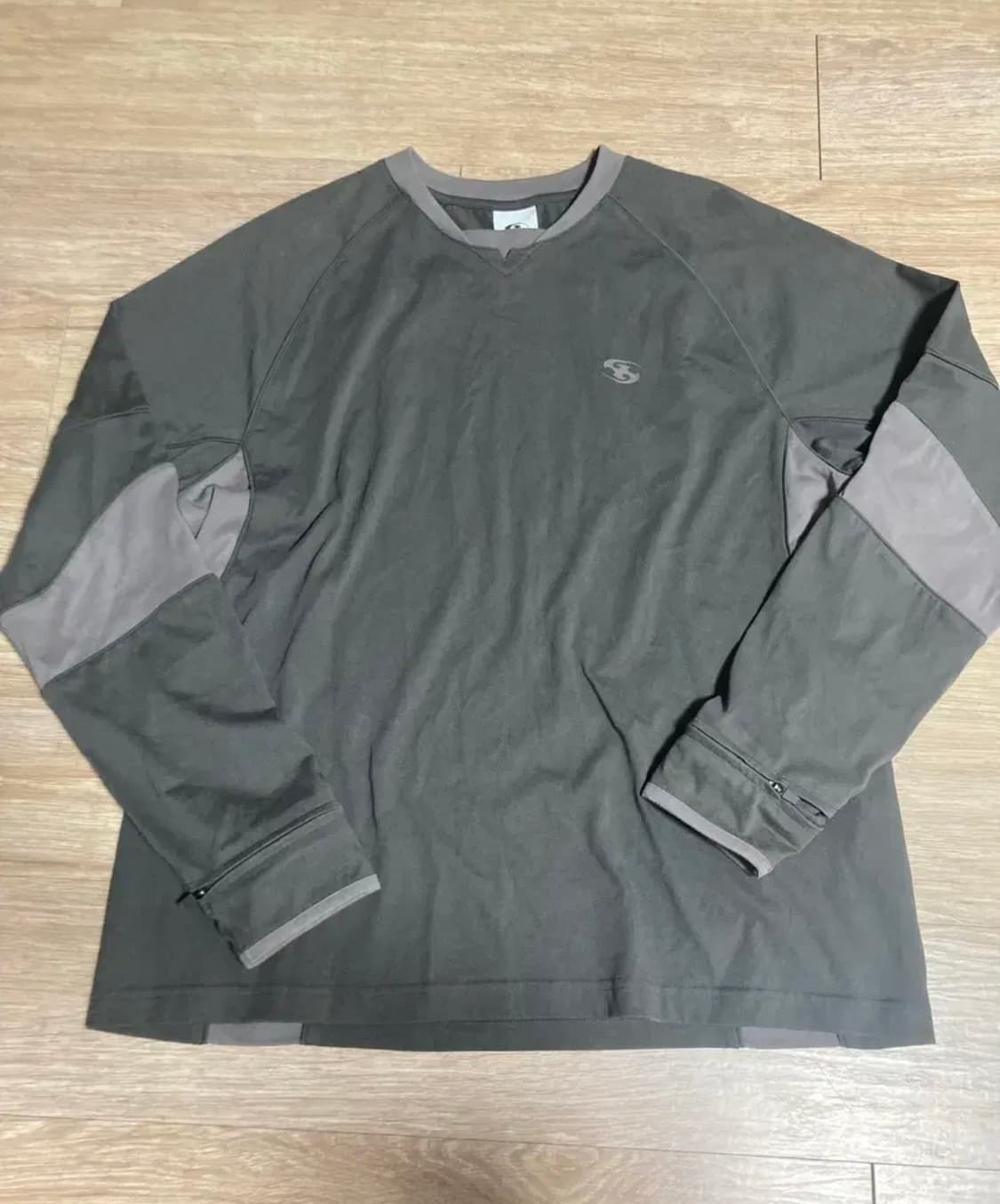 산산기어 파이핑 블락 롱슬리브 차콜 상품이미지1