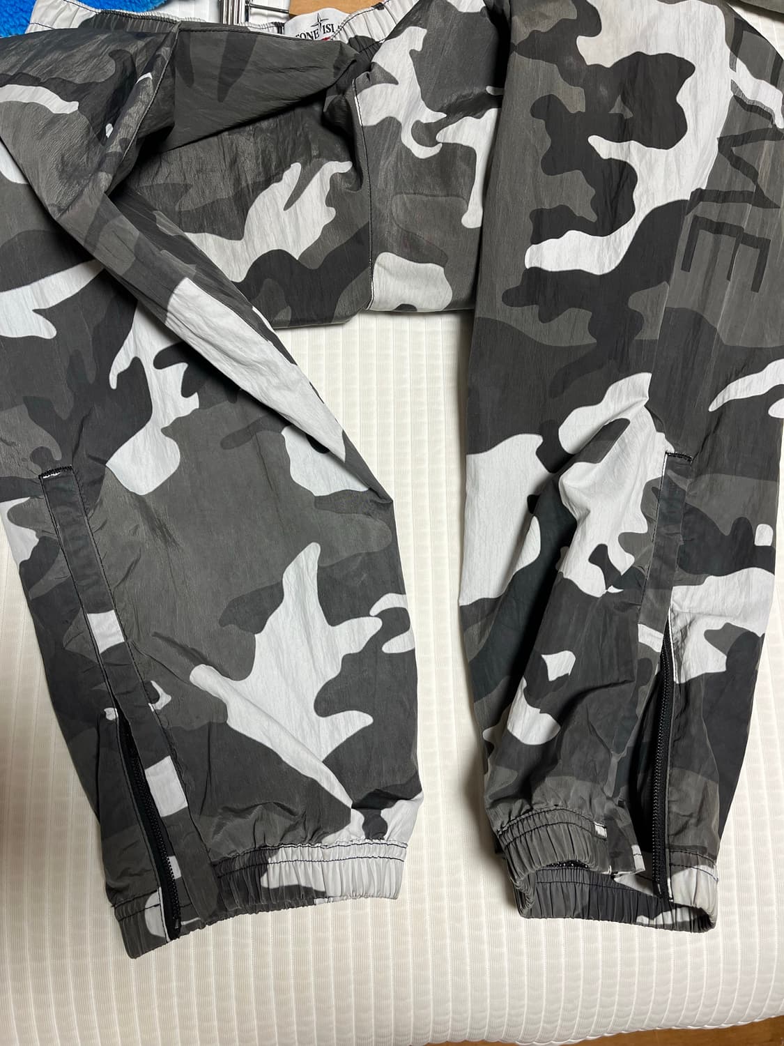 [S] 슈프림 스톤아일랜드 나일론 메탈 스노우 화이트카모 트랙팬츠 상품이미지7
