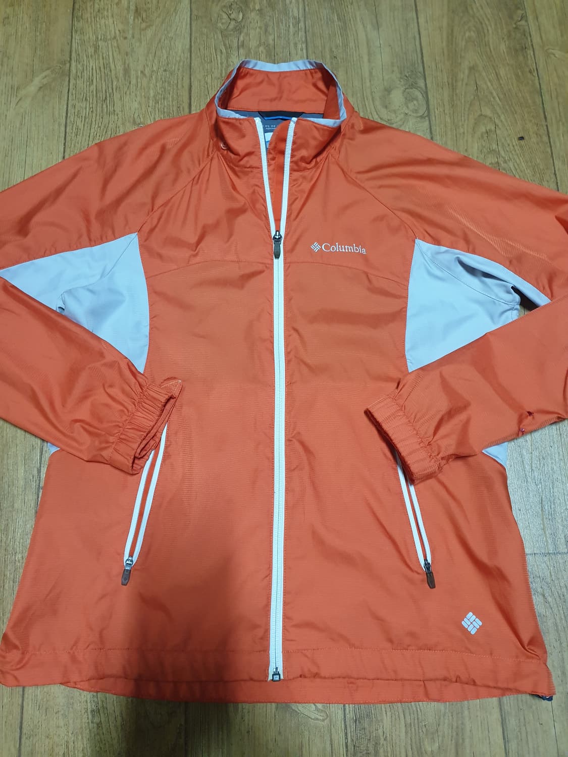 1032 컬럼비아 아웃도어 바람막이 100 사이즈입니다 상품이미지2