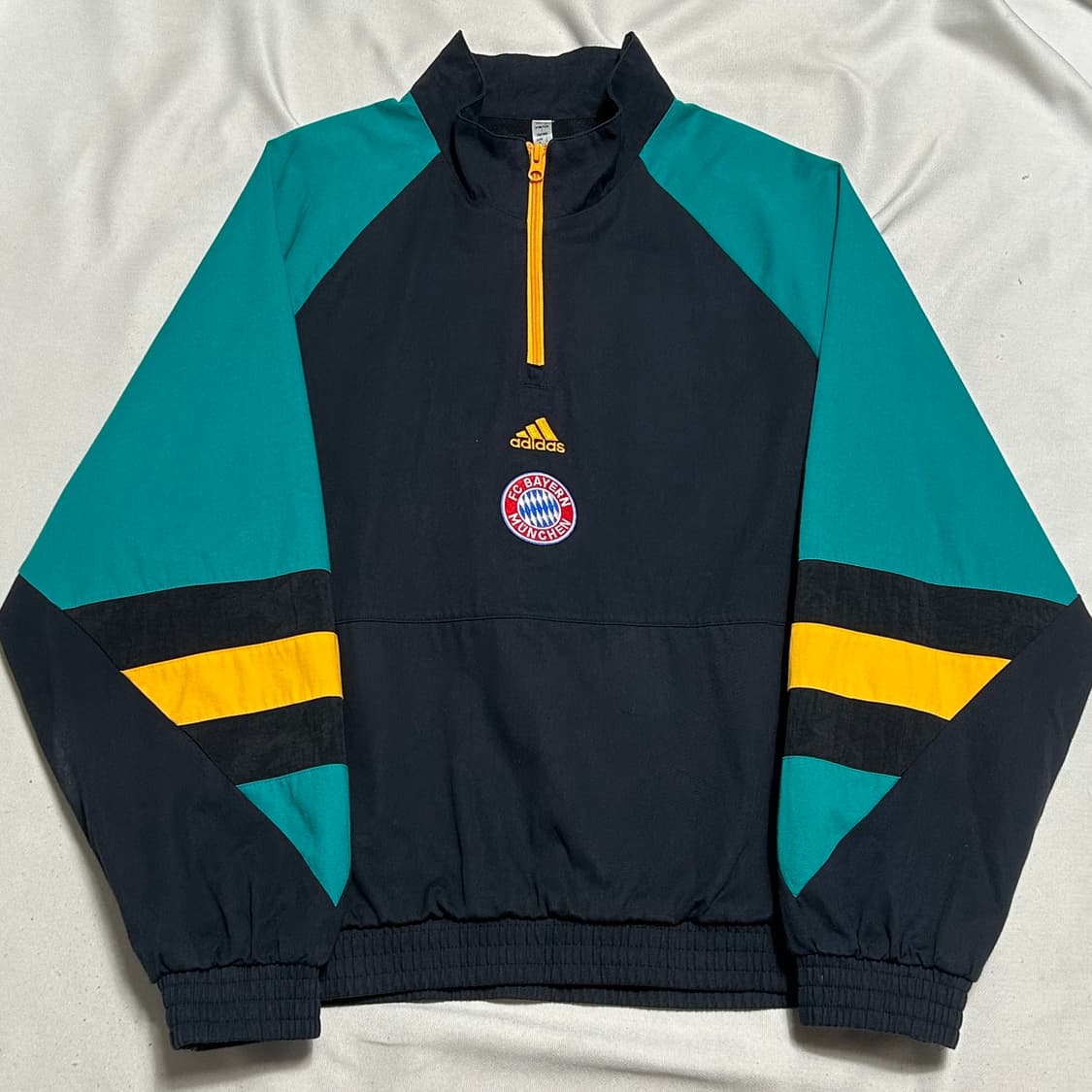 L 아디다스 바이에른 뮌헨 아노락 아이콘 탑 상품이미지2