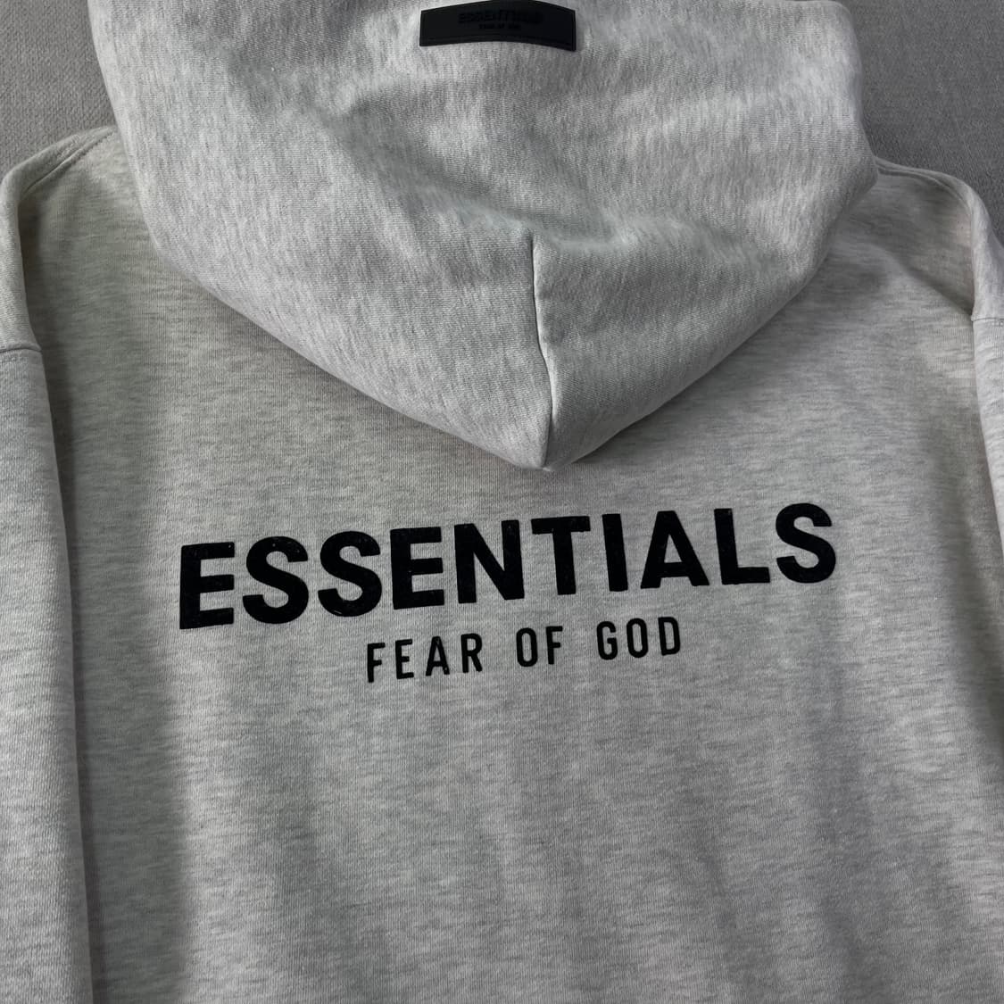 105 피오갓 에센셜 백로고 후드티 상품이미지6