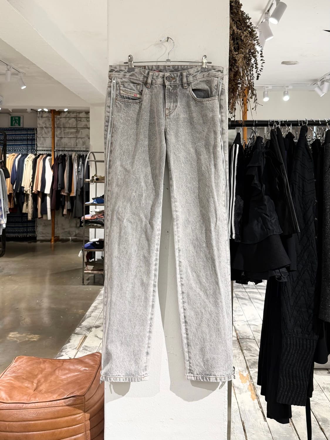 디젤 2002-FS1 그레이 사이드 지퍼 트라우저 데님 팬츠 상품이미지1