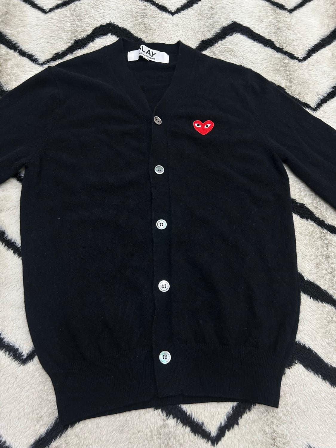 [M]꼼데가르송 레드와펜 V넥 가디건/블랙/Az-N008 상품이미지4