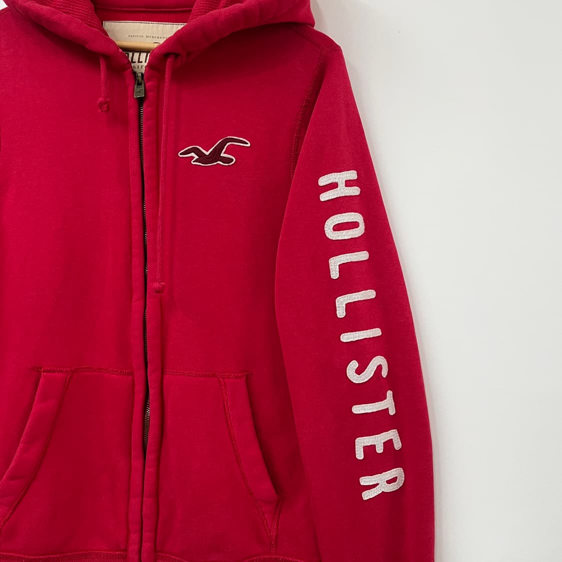 홀리스터 자수로고 레드 후드집업 상품이미지4