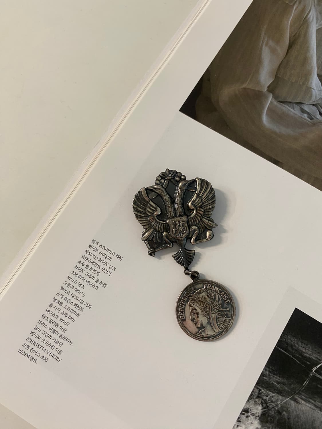 빈티지 메달 드롭 브로치 상품이미지1