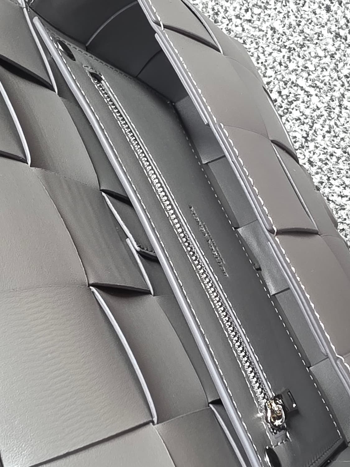 보테가 카세트백(그레이) 상품이미지4