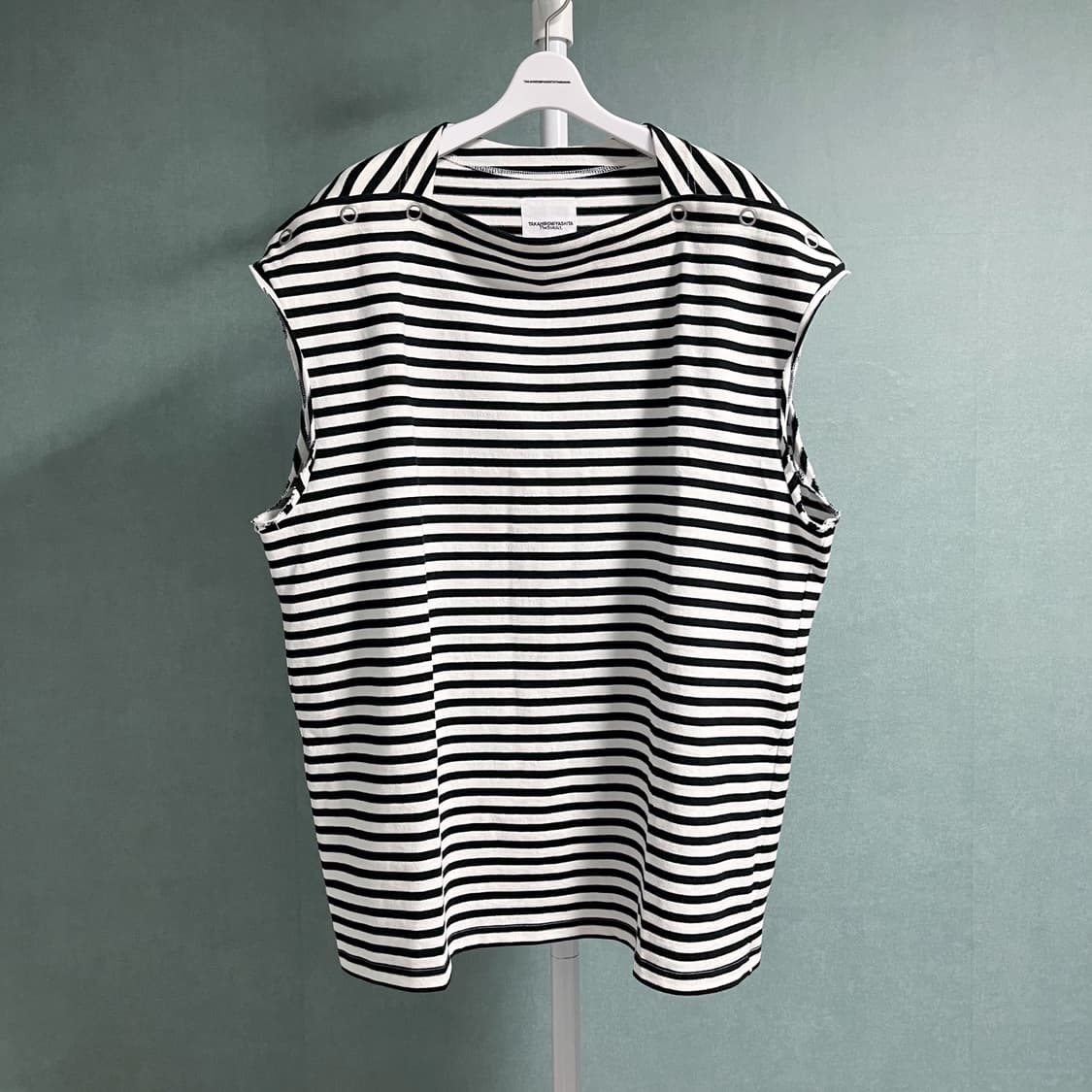 타카히로미야시타 숄더버튼 보트넥 슬리브리스 상품이미지1