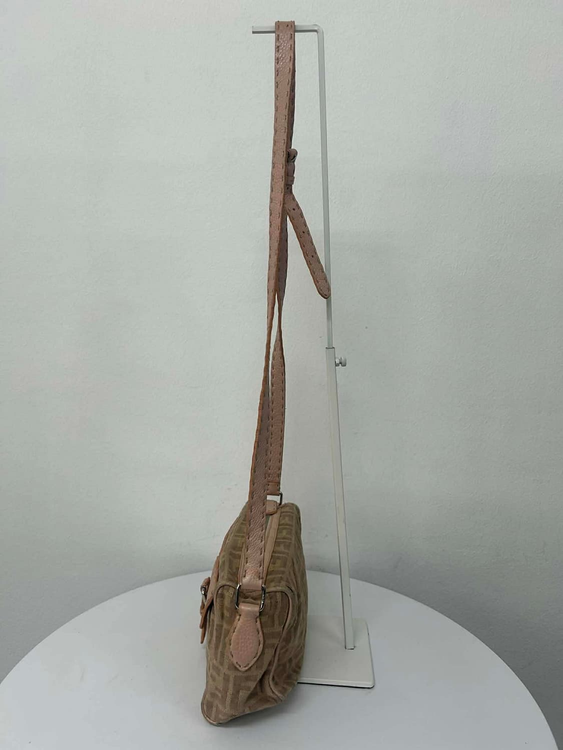 펜디 FF주카 캔버스 미니 크로스 숄더백 상품이미지3