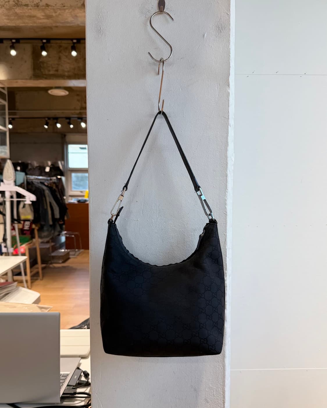 구찌 블랙 캔버스 호보 숄더백  상품이미지2