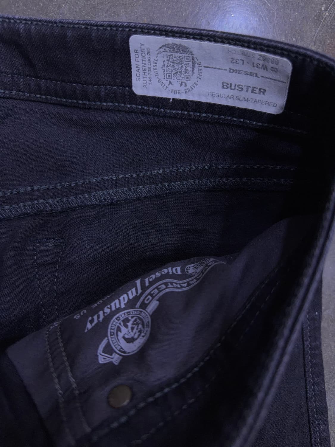 디젤 부스터 레귤러 슬림 테이퍼드핏 블랙진 데님팬츠 31 상품이미지8